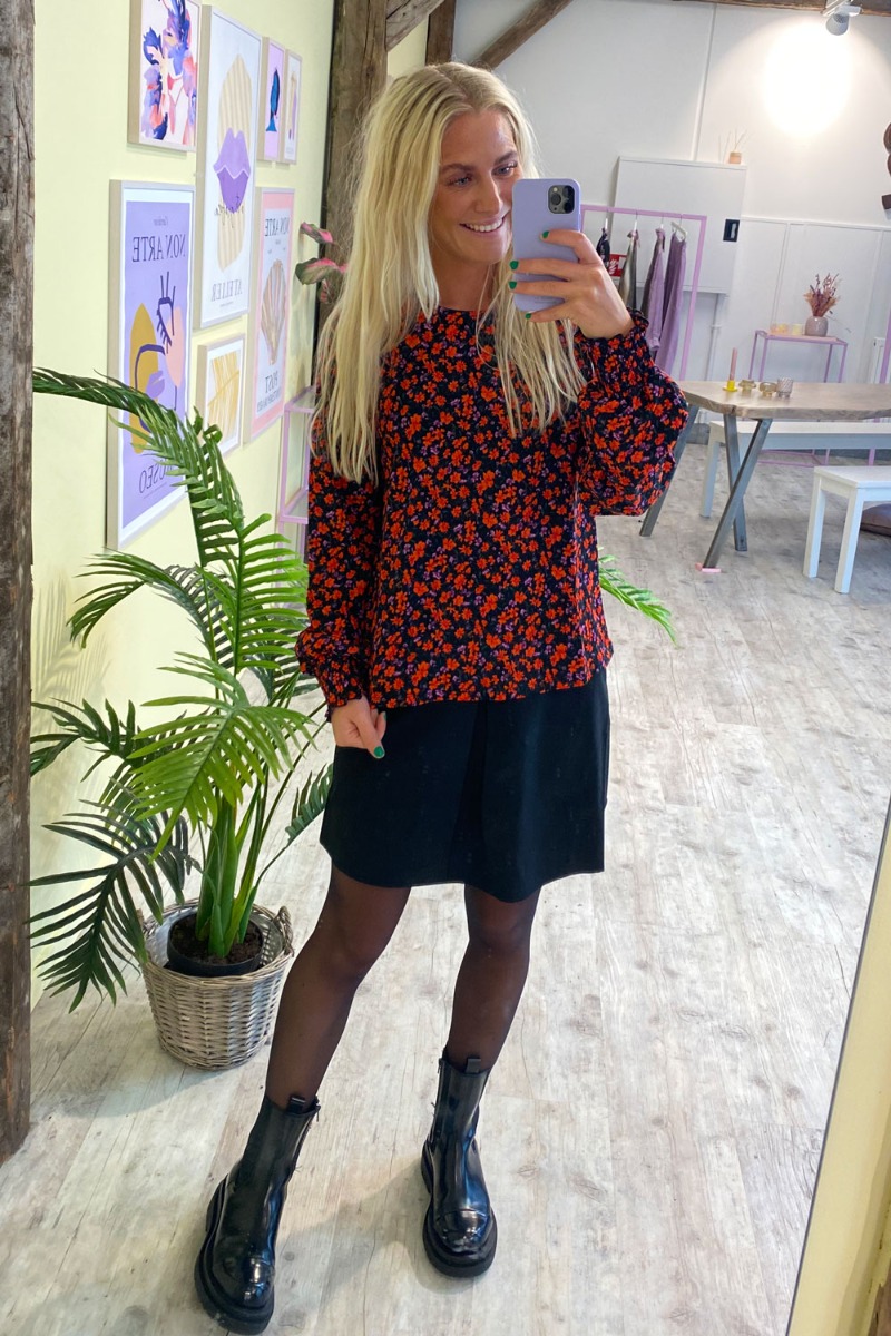 JDY - Bluse - Claude LS O-neck Top - Black/Orange Flower